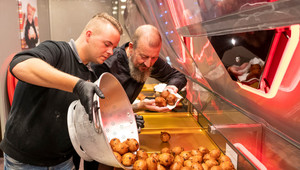 Smartlappen in de keuken boekpresentatie Van der Valk hotel Nuland - 's-Hertogenbosch